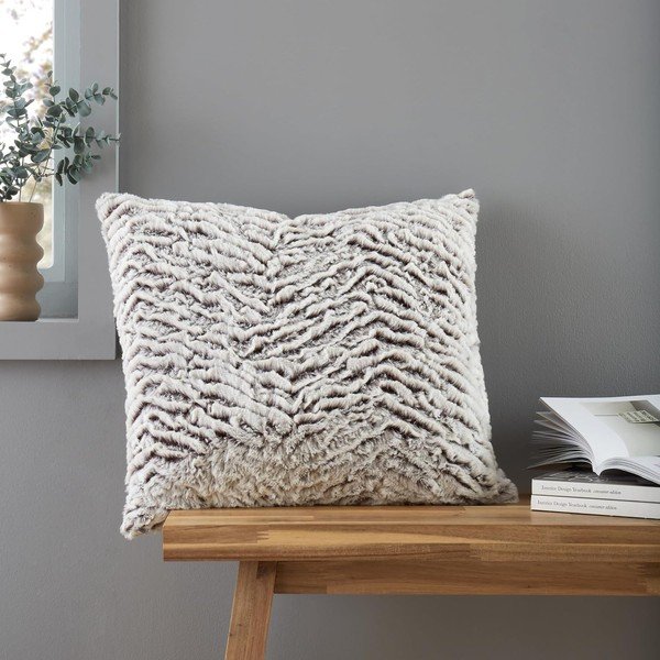 Iš dirbtinio kailio dekoratyvinė pagalvėlė 43x43 cm Wolf Faux Fur – Catherine Lansfield