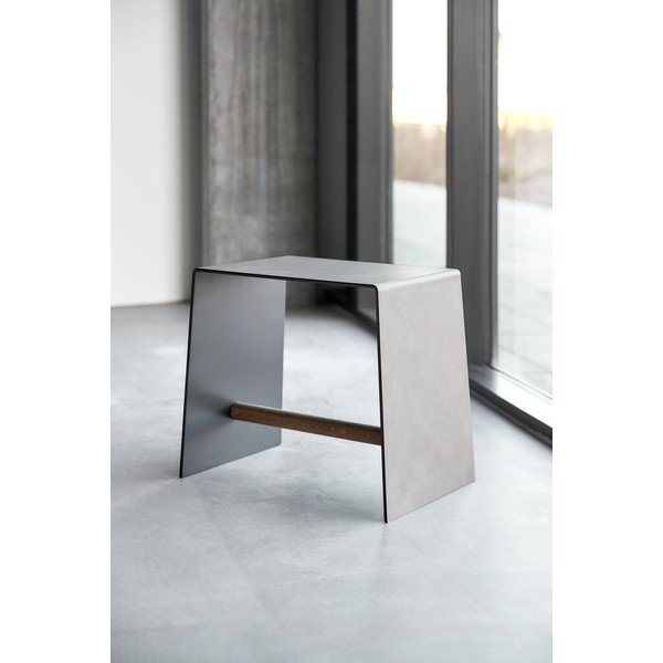 Pilkai smėlinės spalvos iš metalo taburetė Bull – LIND DNA-image-1