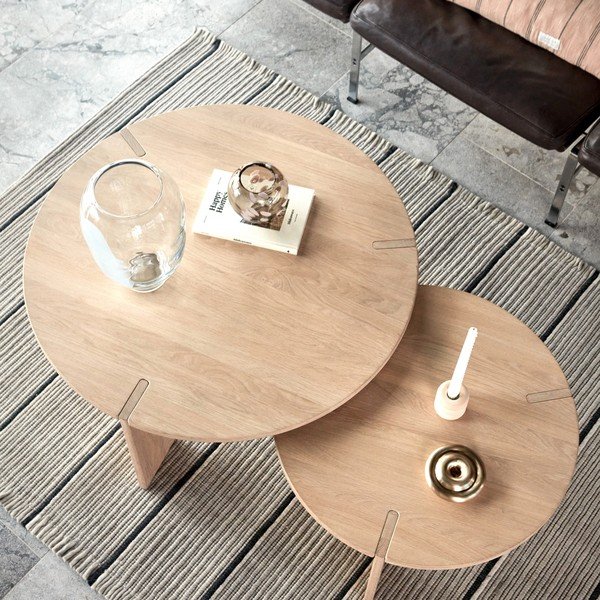 Natūralios spalvos iš ąžuolo masyvo apvalios formos kavos staliukas ø 90 cm Oy – OYOY Living Design-image-1