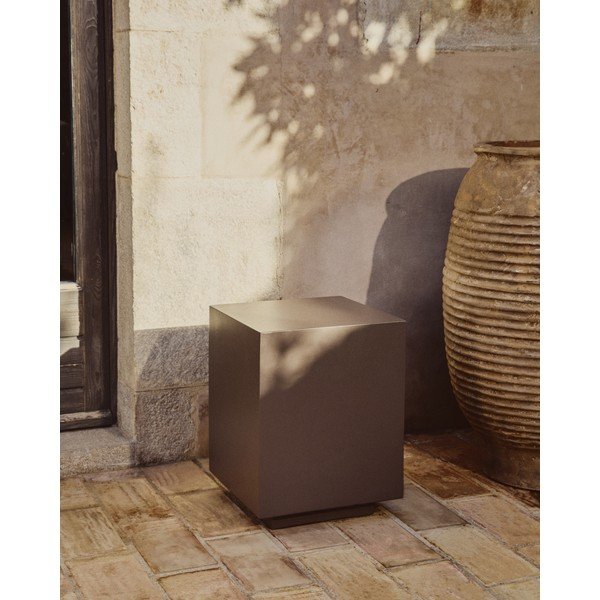 Iš betono sodo šoninis staliukas 35x35 cm Rustella – Kave Home-image-2