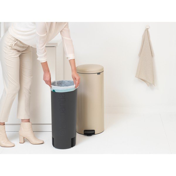 Iš plieno šiukšliadėžė smėlio spalvos su pedalu 30 l NewIcon – Brabantia-image-3