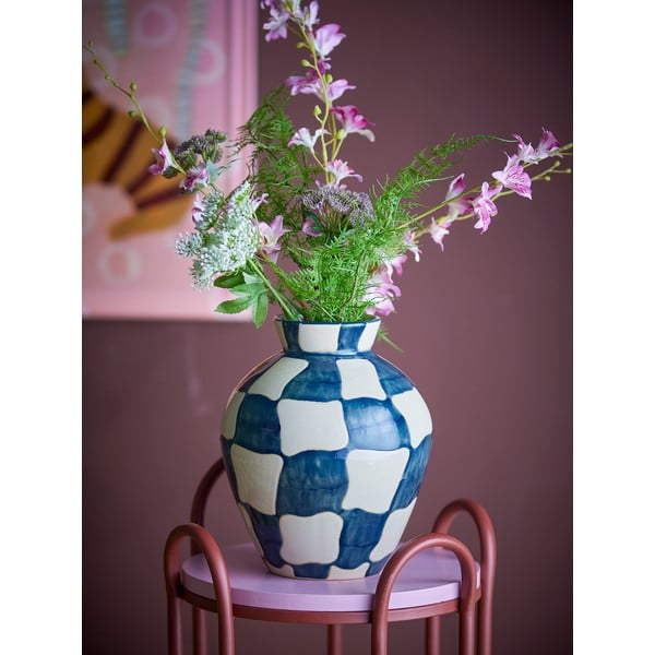 Mėlynos spalvos/kreminės spalvos iš stiklo  dažyta rankomis vaza (aukštis 24 cm) Check – Bloomingville-image-1