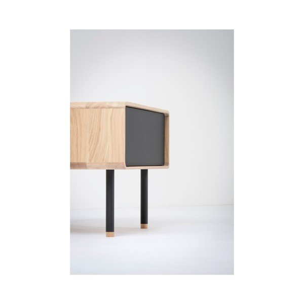Ąžuolo medžio naktinis staliukas su juodu stalčiumi Gazzda Fina-image-4