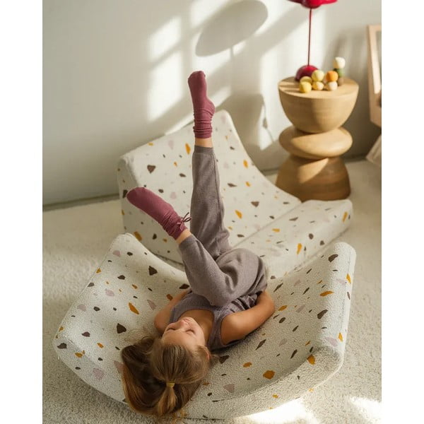 Baltos spalvos iš boucle/iš šenilinio audinio vaikiškas krėslas Terrazzo Moon – Wigiwama-image-1