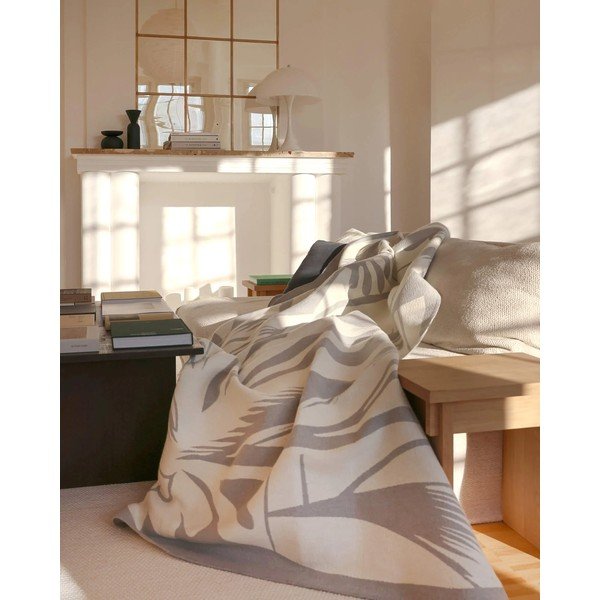 Šviesiai pilkos spalvos antklodė ir pledas 165x200 cm Lino – noo.ma-image-1