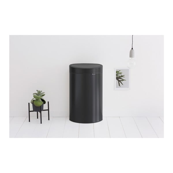 Iš plieno galima atidaryti palietus šiukšliadėžė matinės juodos spalvos 40 l Touch Bin – Brabantia-image-1