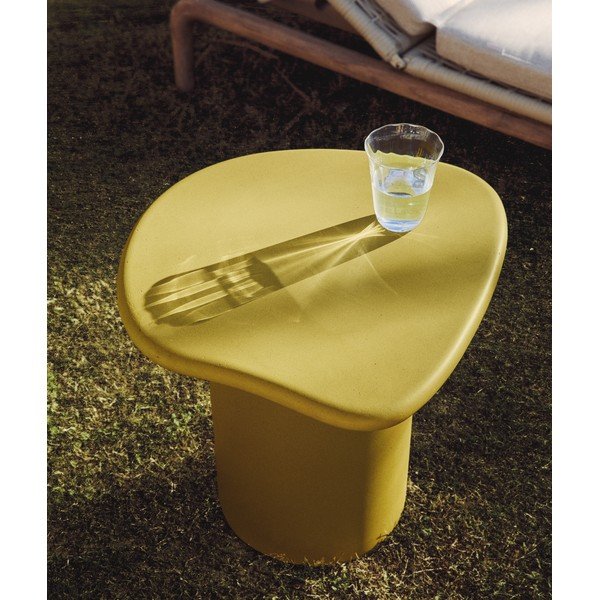 Iš betono sodo šoninis staliukas 47x48 cm Macarella – Kave Home-image-1