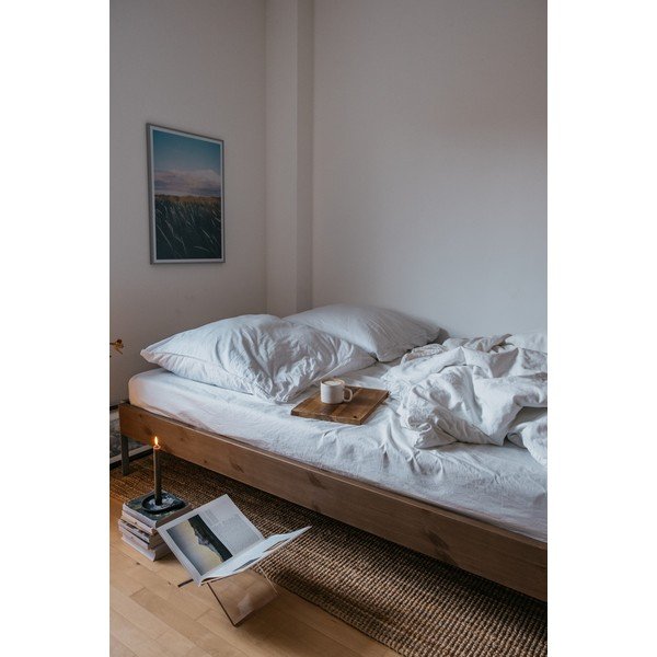 Iš pušies masyvo dvigulė lova rudos spalvos su lovos grotelėmis 140x200 cm Core – Karup Design-image-4