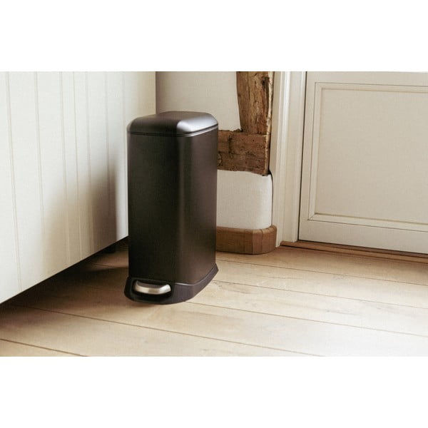 Matinės juodos spalvos iš plieno šiukšliadėžė su pedalu 12 l Design – Wenko-image-1