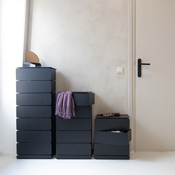 Juodos spalvos iš metalo šoninė spintelė 37x99x26 cm Joey – Spinder Design-image-3