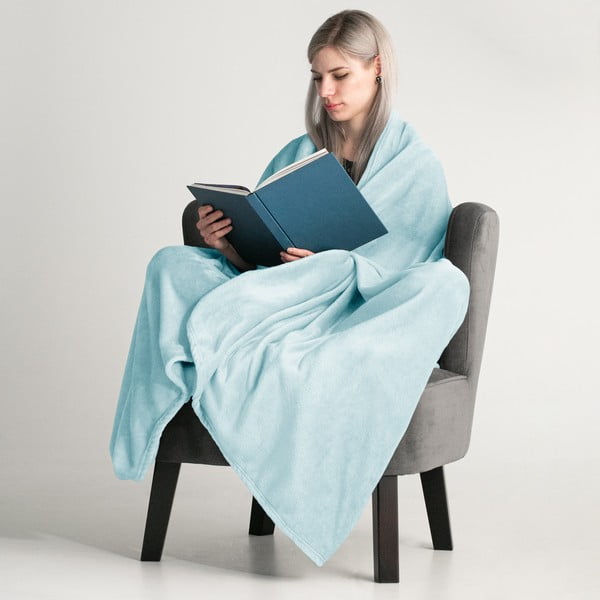 Šviesiai mėlynos spalvos pledas iš mikropluošto DecoKing Mic, 160 x 210 cm-image-1