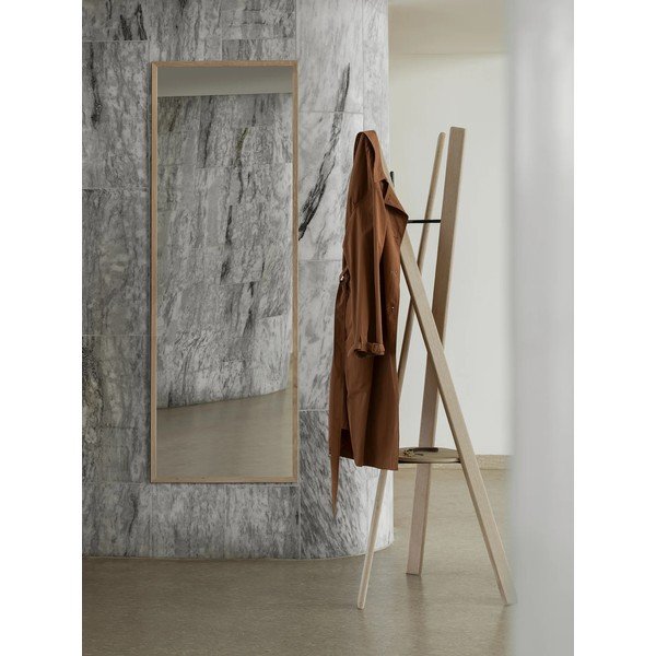 Natūralios spalvos iš ąžuolo masyvo palto stovas 62x176 cm Rakku – Blomus-image-1
