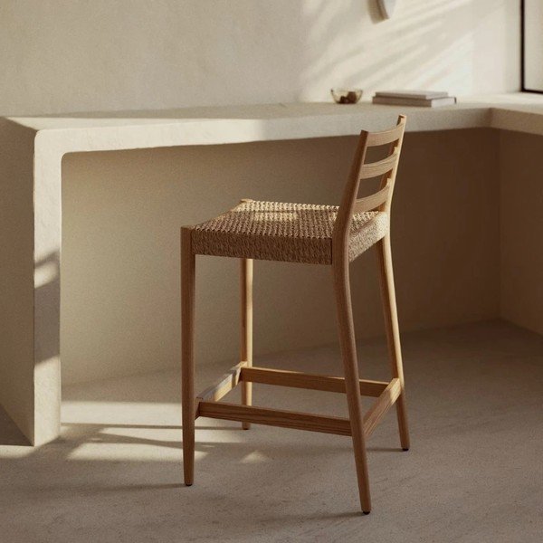 Natūralios spalvos iš ąžuolo masyvo baro taburetė (sėdynės aukštis 65 cm) Analy – Kave Home-image-1