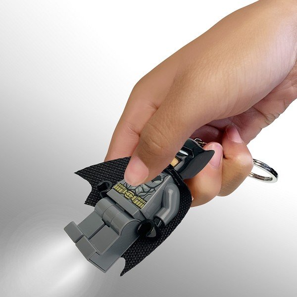 Betmeno žibintuvėlio raktų pakabukas – LEGO®-image-1