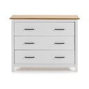 Iš pušies masyvo žema šoninė spintelė baltos spalvos 100x80 cm Miranda – Marckeric