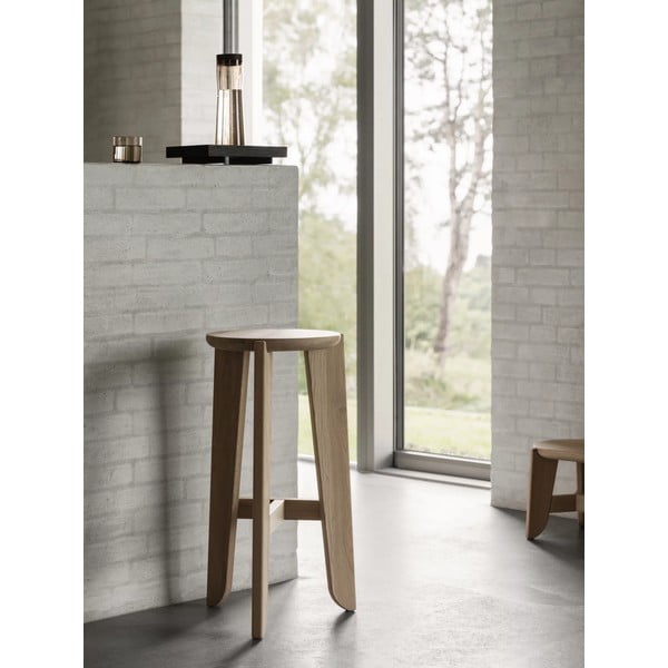 Natūralios spalvos iš ąžuolo masyvo baro taburetė (sėdynės aukštis 75 cm) Eli – Blomus-image-4