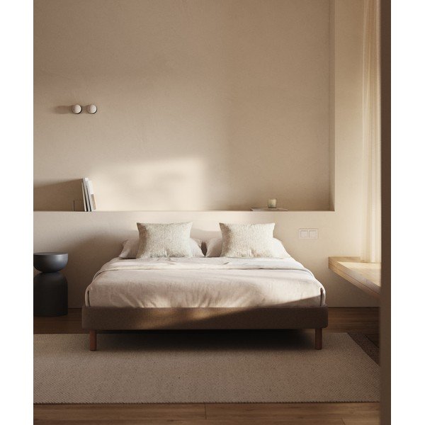 Rudos spalvos dvigulė lova audiniu dengta be galvūgalio 160x200 cm Ofelia – Kave Home-image-1