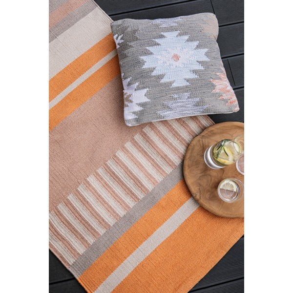 Smėlio spalvos oranžinės spalvos dvipusis lauko kilimas iš perdirbto plastiko Green Decore Bella, 120 x 180 cm-image-1