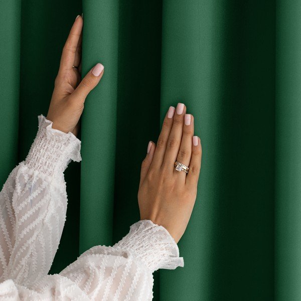 Tamsiai žalios spalvos pritemdymas (dalinis užtemimas) užuolaida 140x270 cm Carli – Restilo-image-3