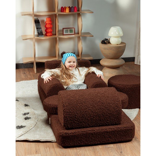 Tamsiai rudos spalvos vaikiška sofos pagalvėlė iš boucle Warm Hazel – Wigiwama-image-3