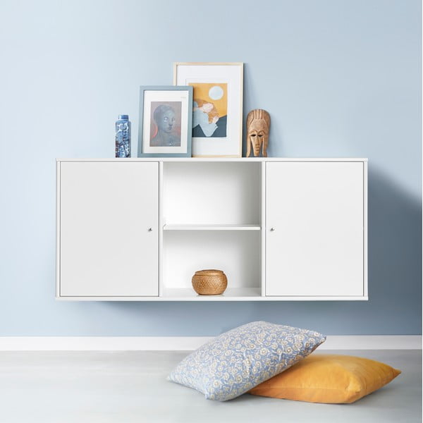 Žema pakabinama šoninė spintelė baltos spalvos 133x61 cm Mistral – Hammel Furniture-image-1