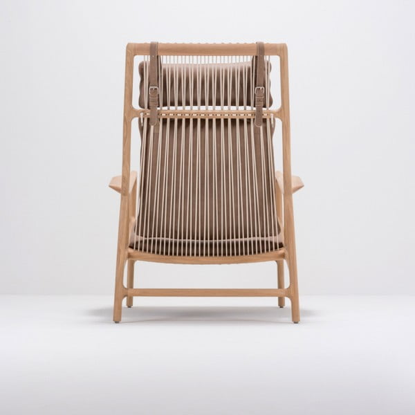 Fotelis su ąžuolo masyvo konstrukcija ir rudos buivolo odos sėdyne Gazzda Dedo-image-4