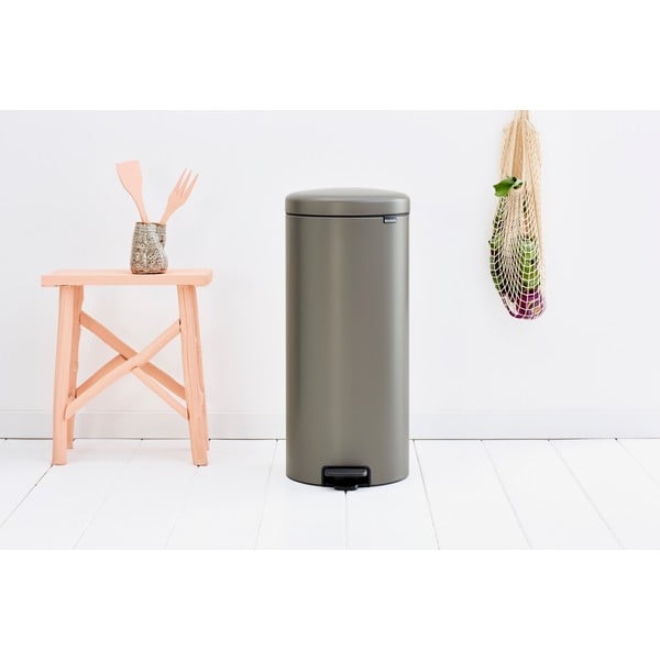 Iš plieno šiukšliadėžė pilkos spalvos su pedalu 30 l NewIcon – Brabantia-image-1