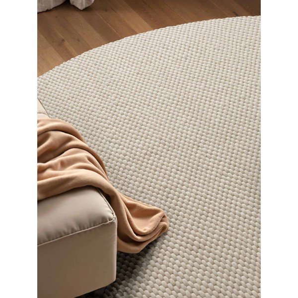Rankų darbo kreminės spalvos iš vilnos apvalios formos kilimas ø 160 cm Lyon Beans – Elle Decoration-image-3