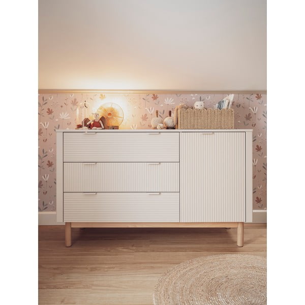 Žema vaikiška šoninė spintelė smėlio spalvos 144,5x52 cm Miloo – Pinio-image-4