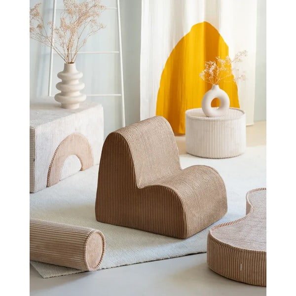 Šviesiai rudos spalvos iš kordinio velveto vaikiška sofos pagalvėlė Roll – Wigiwama-image-2