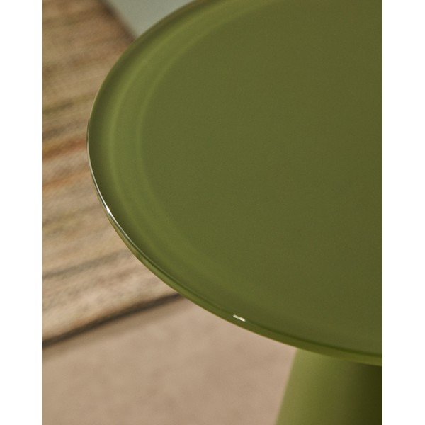 Apvalios formos šoninis stalas su stikliniu stalviršiu ø 35 cm Wilshire – Kave Home-image-4