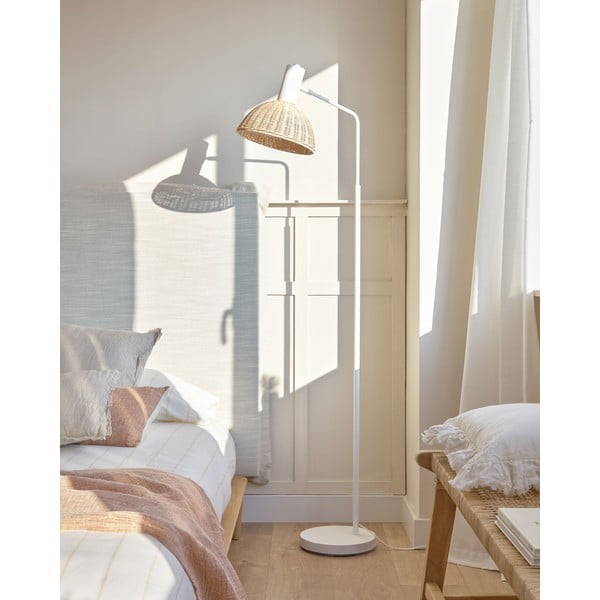 Pastatomas šviestuvas juodos spalvos/natūralios spalvos (aukštis 157 cm) su rotango gaubtu Damila – Kave Home-image-1
