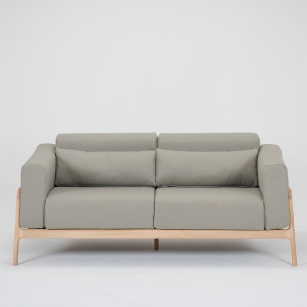 Šviesiai pilka dvivietė sofa su ąžuolo masyvo konstrukcija "Gazzda Fawn