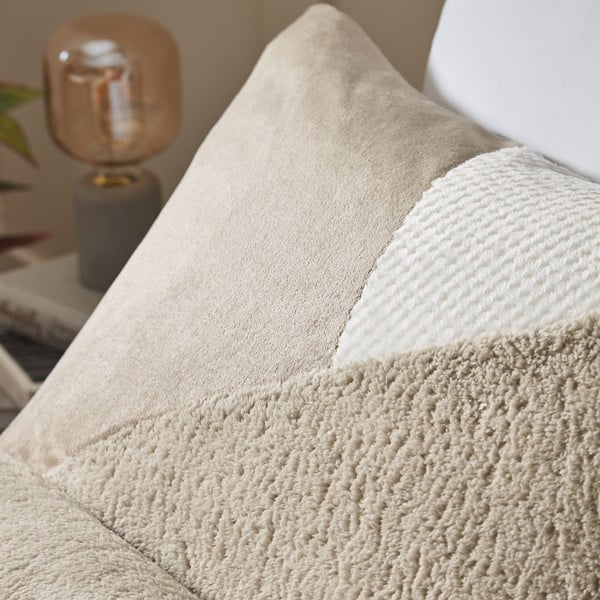 Iš mikropliušo dvigulė/itin ilga patalynė smėlio spalvos 230x220 cm Larsson Geo – Catherine Lansfield-image-2