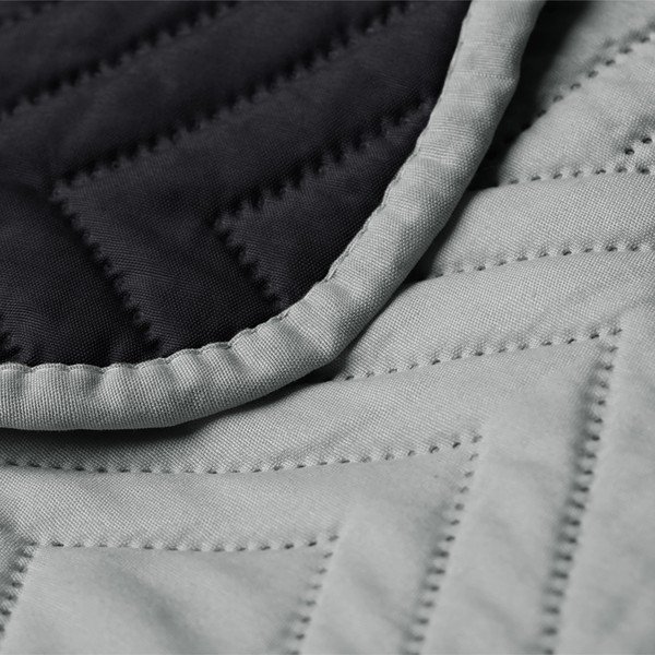 Juodos spalvos/šviesiai pilkos spalvos iš mikropluošto dygsniuota lovatiesė 240x260 cm Softa – Restilo-image-2