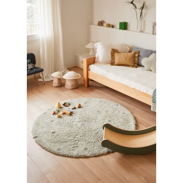 Skalbiamas/rankų darbo iš medvilnės vaikiškas kilimas šviesiai žalios spalvos ø140 cm Round Dot Blue Sage – Lorena Canals-image-1
