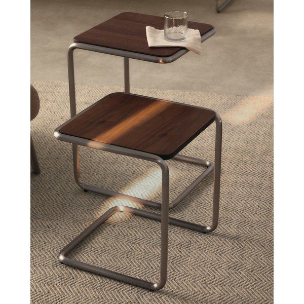 Šoninis stalas iš riešutmedžio 42x42 cm Tarsel – Kave Home-image-1