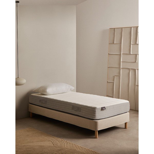 Vidutinio kietumo putų su termo regulacija čiužinys 90x200 cm Yoko – Kave Home-image-1