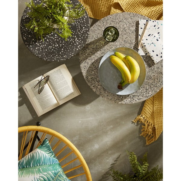 Apvalios formos sodo šoninis staliukas su terrazzo stalviršiu ø 40 cm Melano – Kave Home-image-3