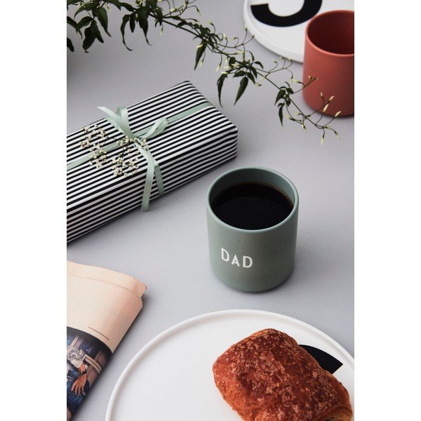 Iš porceliano  puodelis žalios spalvos 300 ml Dad – Design Letters-image-4
