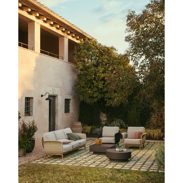 Smėlio spalvos paminkštinto audinio sodo krėslas Alipa – Kave Home-image-3