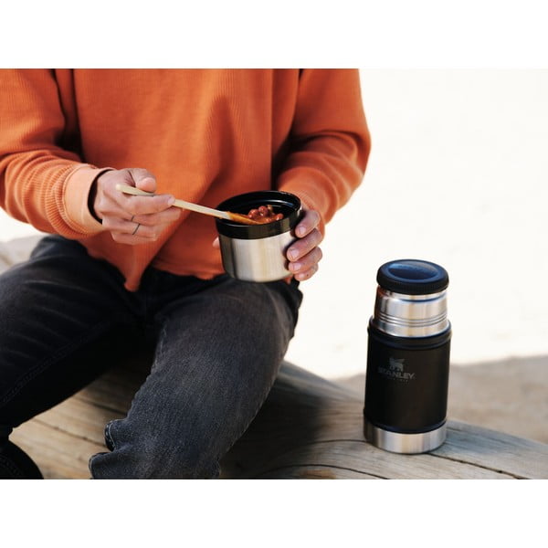 Juodos spalvos iš nerūdijančio plieno maistui termosas 700 ml Legendary Classic Black – Stanley-image-1
