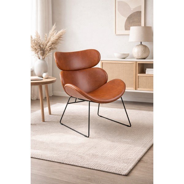 Rudos spalvos odinis fotelis su juodomis kojomis Actona Cazar-image-1