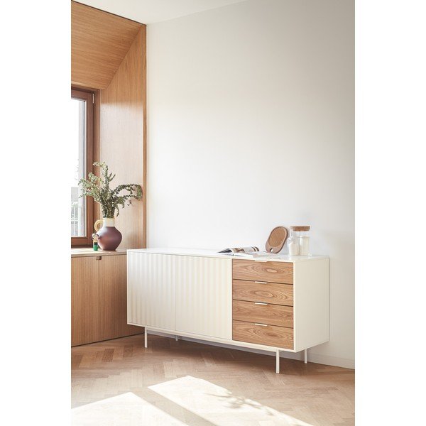 Žema šoninė spintelė baltos spalvos/natūralios spalvos iš ąžuolo 159x80 cm Sierra – Teulat-image-1