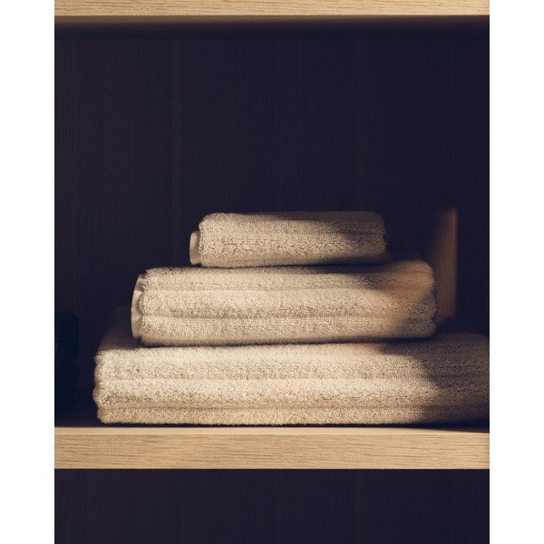 Smėlio spalvos iš frote audinio iš medvilnės rankšluostis 50x90 cm Navira – Kave Home-image-2