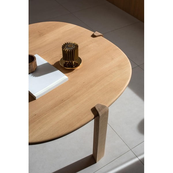 Natūralios spalvos iš ąžuolo masyvo apvalios formos kavos staliukas ø 100 cm Kulin – Gazzda-image-1