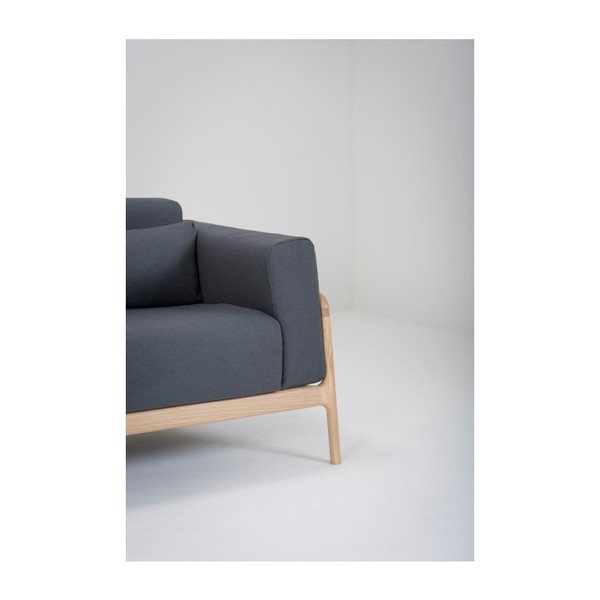Mėlynai pilka dviejų vietų sofa su ąžuolo masyvo konstrukcija "Gazzda Fawn-image-3