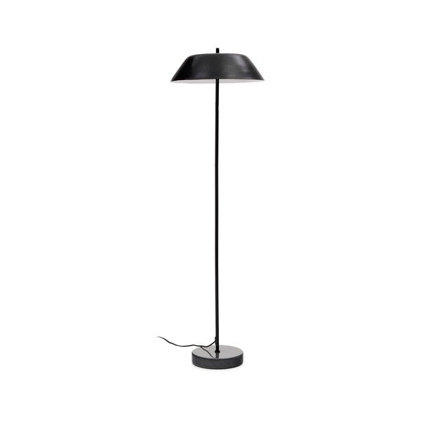 Juodos spalvos pastatomas šviestuvas (aukštis 153 cm) su metaliniu gaubtu Sayra – Kave Home