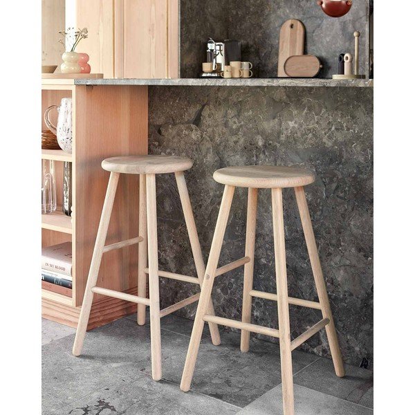 Šviesios natūralios spalvos iš ąžuolo masyvo baro taburetė (sėdynės aukštis 65 cm) Moto – OYOY Living Design-image-1