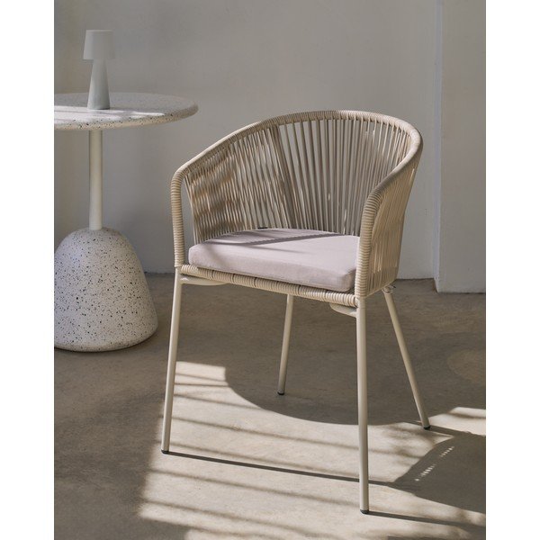 Kreminės spalvos metalinė/paminkštinto audinio sodo kėdė Yanet – Kave Home-image-4